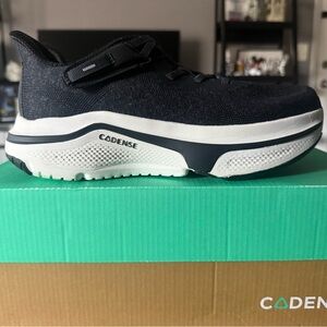 NEW Women's Cadense Adaptive Sneakers
